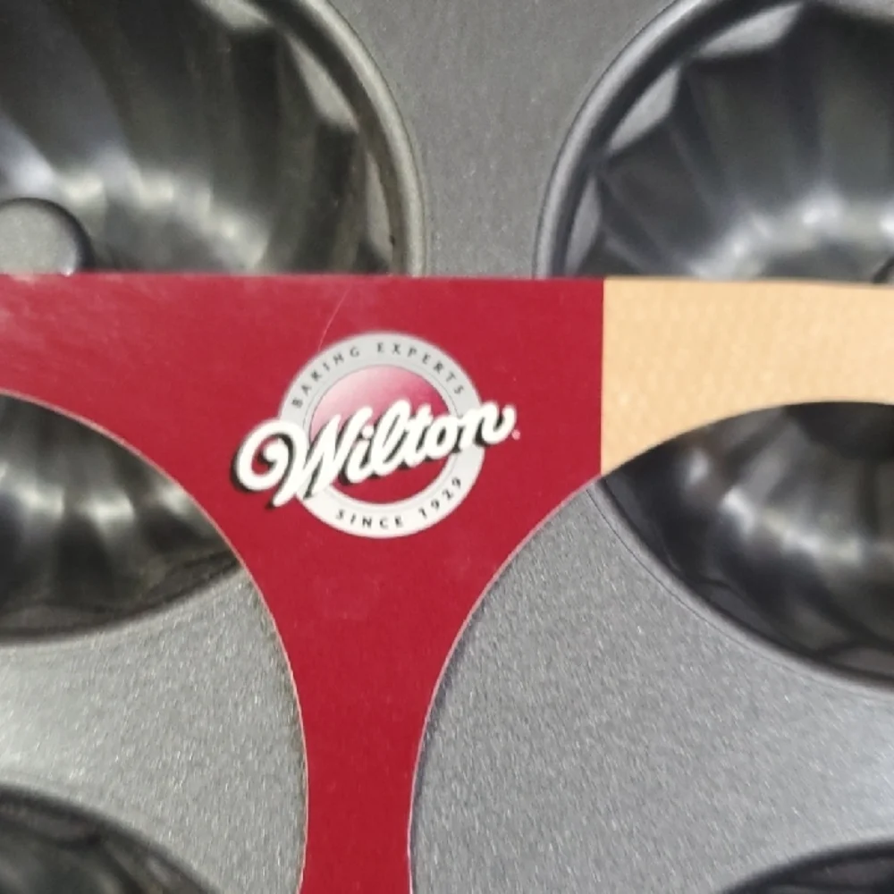 Wilton Gray Non-Stick 12-Cup Muffin Pan Bakeware
